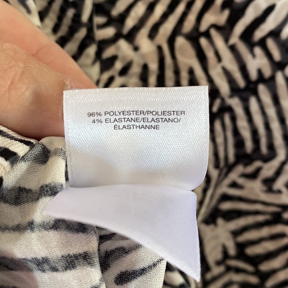 3/$30 Mix and match sleeveless top - Picture 5 of 5